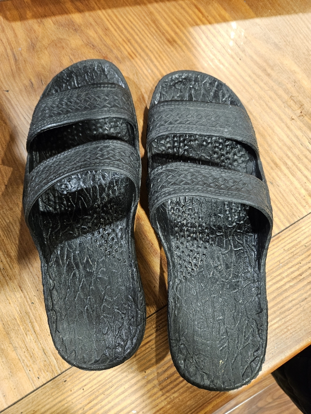 Source Unknown Black Textured Slide Sandals